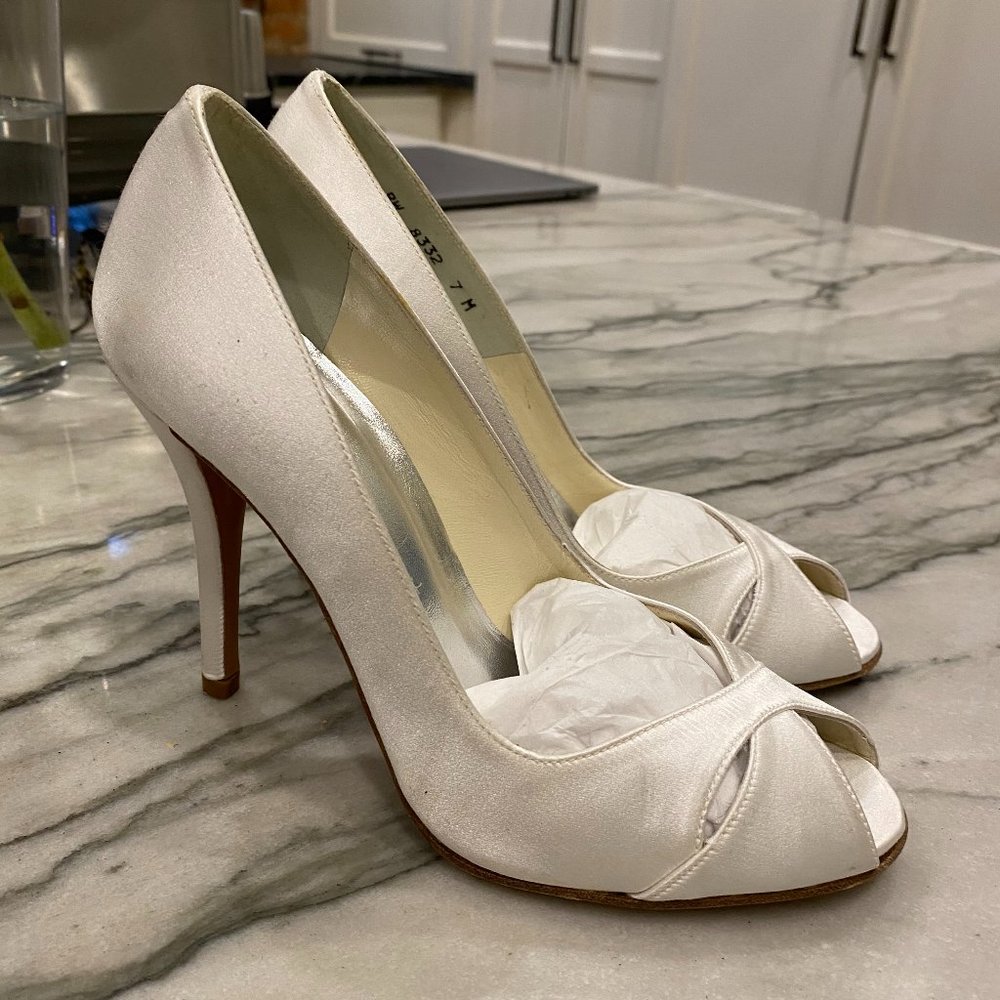 Stuart Weitzman Sashay Pump - White Satin - Size 7